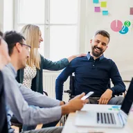 Team von refundera im hellen Büro
